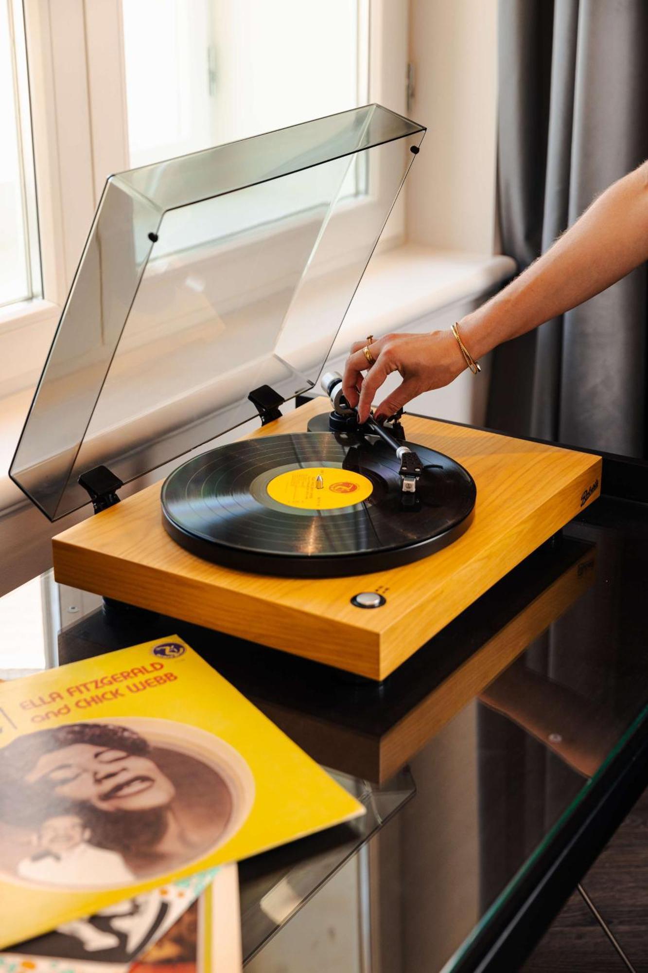 Art'Otel Zagreb, Powered By Radisson Hotels Dış mekan fotoğraf A record player