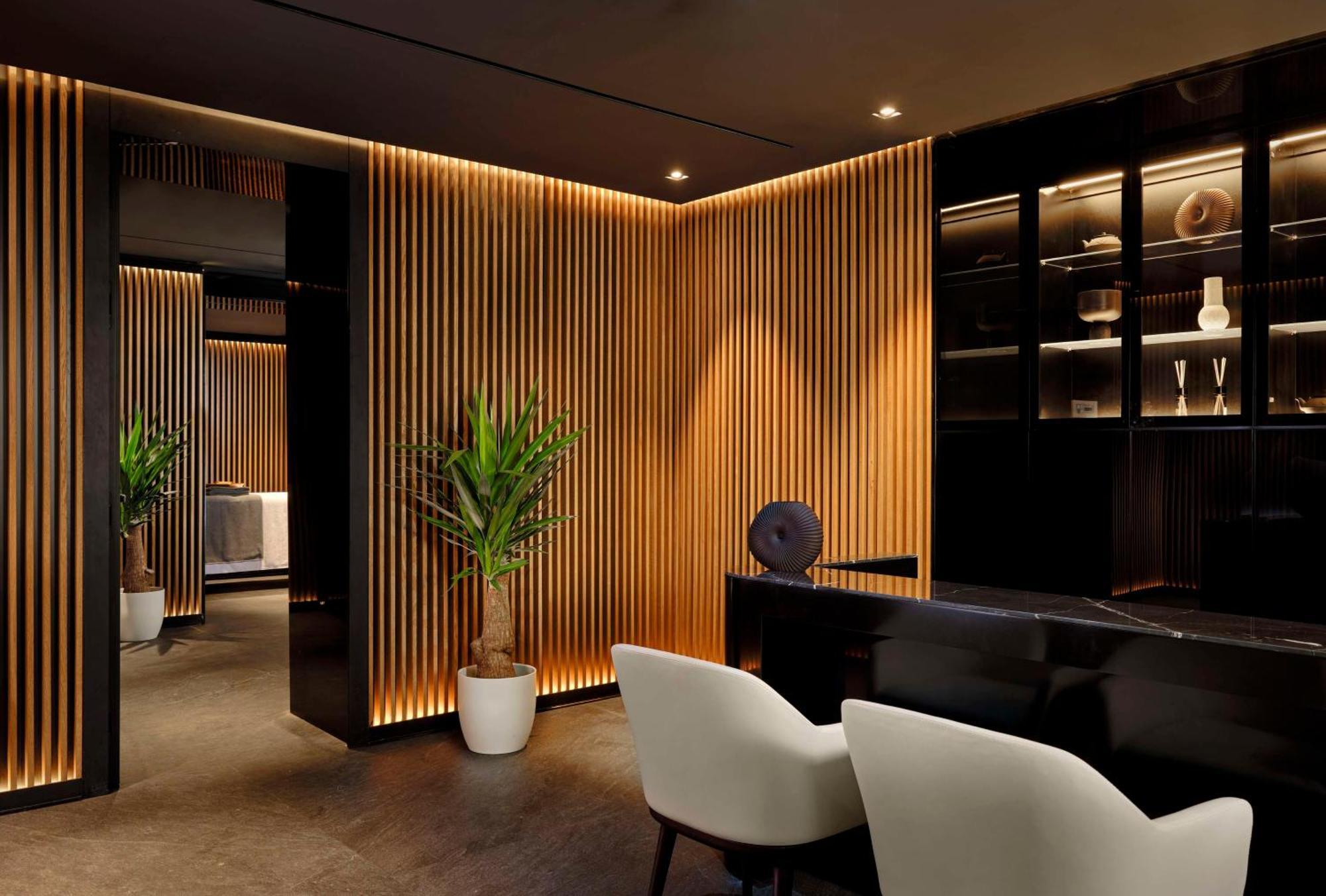 Art'Otel Zagreb, Powered By Radisson Hotels Dış mekan fotoğraf Interior of the office of the Prime Minister of Japan