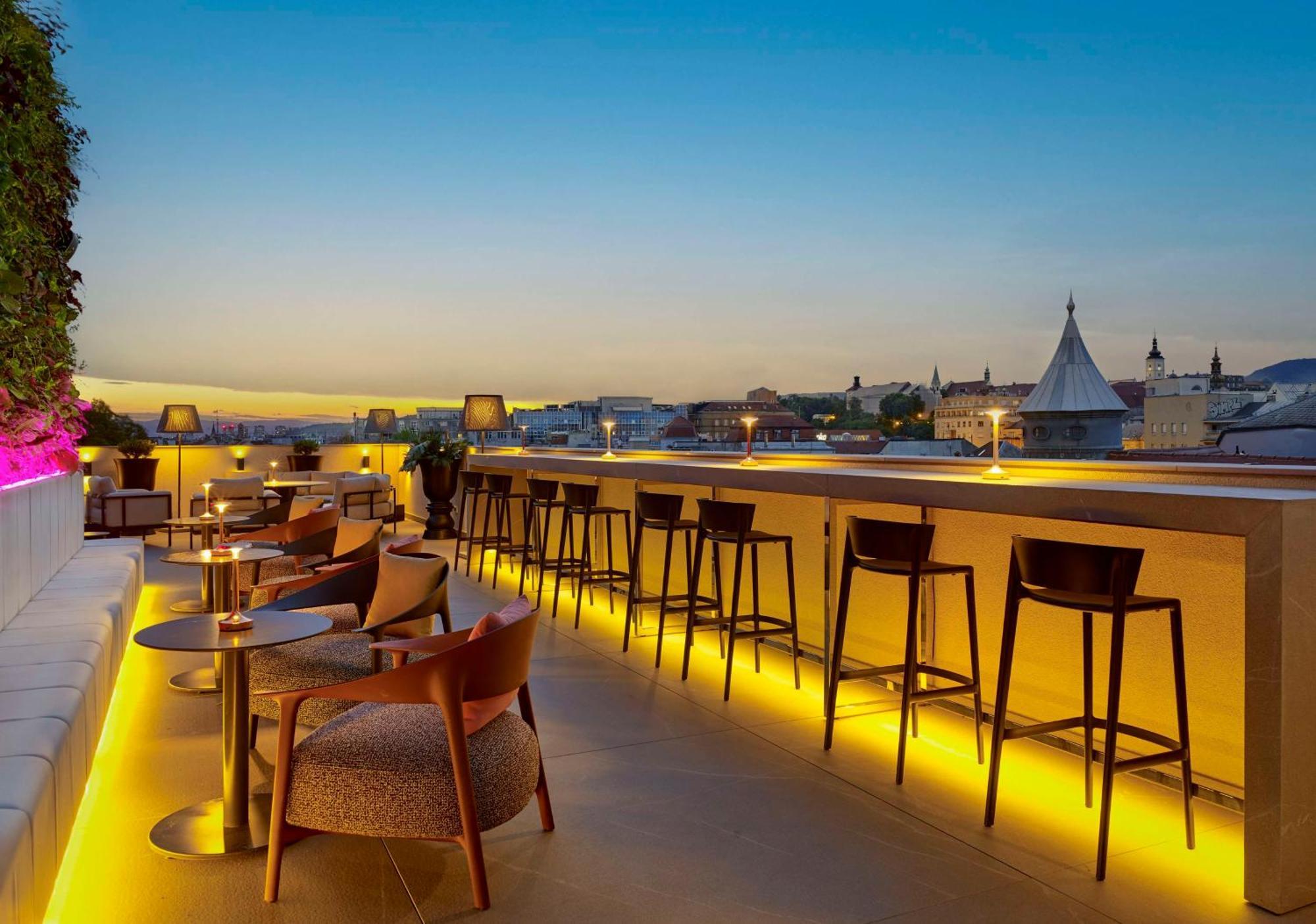 Art'Otel Zagreb, Powered By Radisson Hotels Dış mekan fotoğraf The rooftop bar at the Hotel